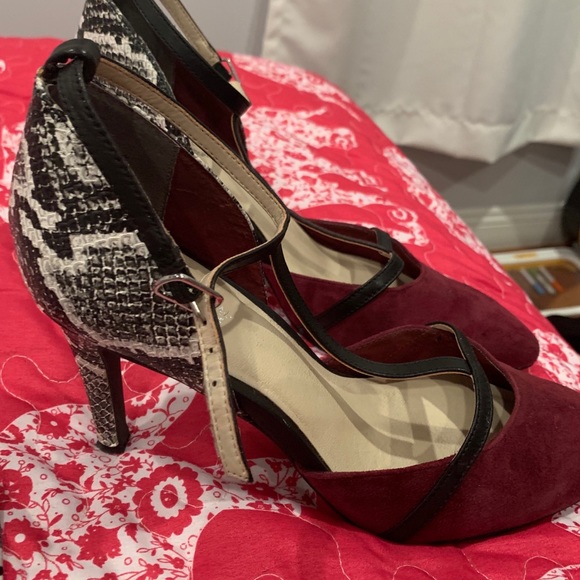 Cabernet (deep red) Python accented T-strap Pumps - Picture 2 of 4